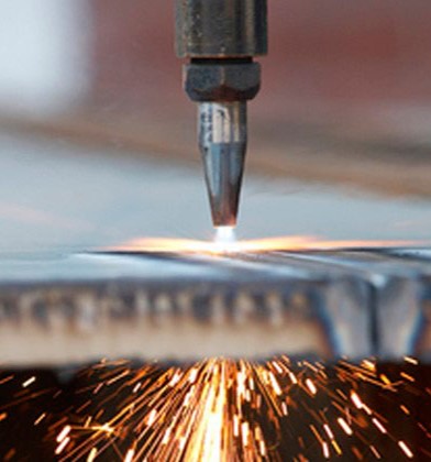 Proceso de oxicorte CNC en placa de acero